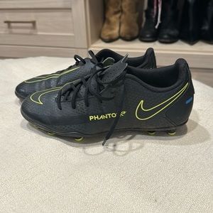 Nike phantom soccer cleats